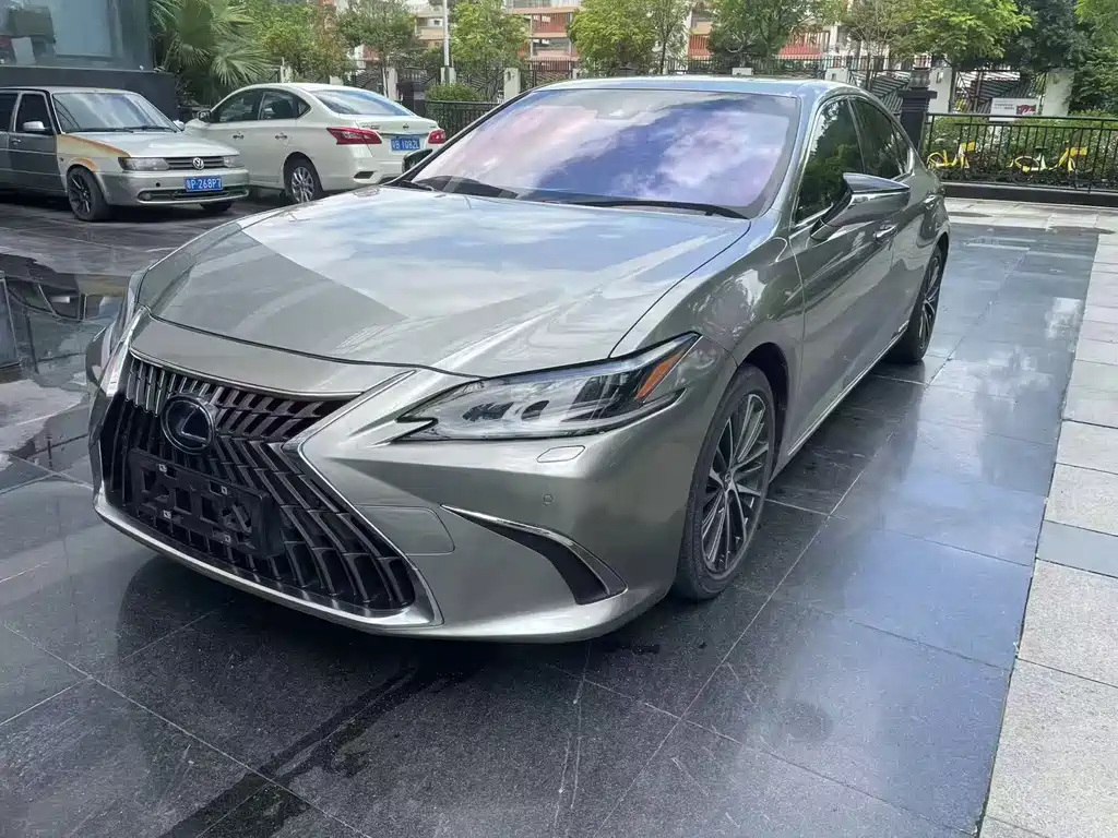LEXUS  ES
