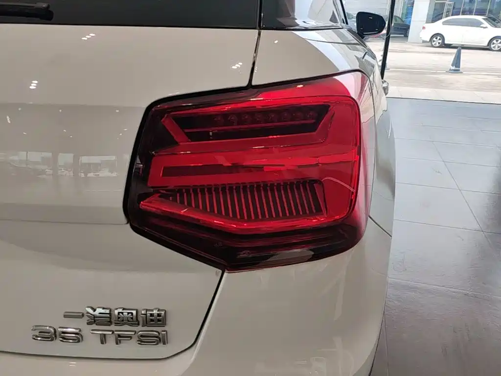 Audi Q2L — миниатюра 8