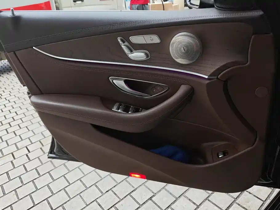 Mercedes-Benz E-Class — миниатюра 7