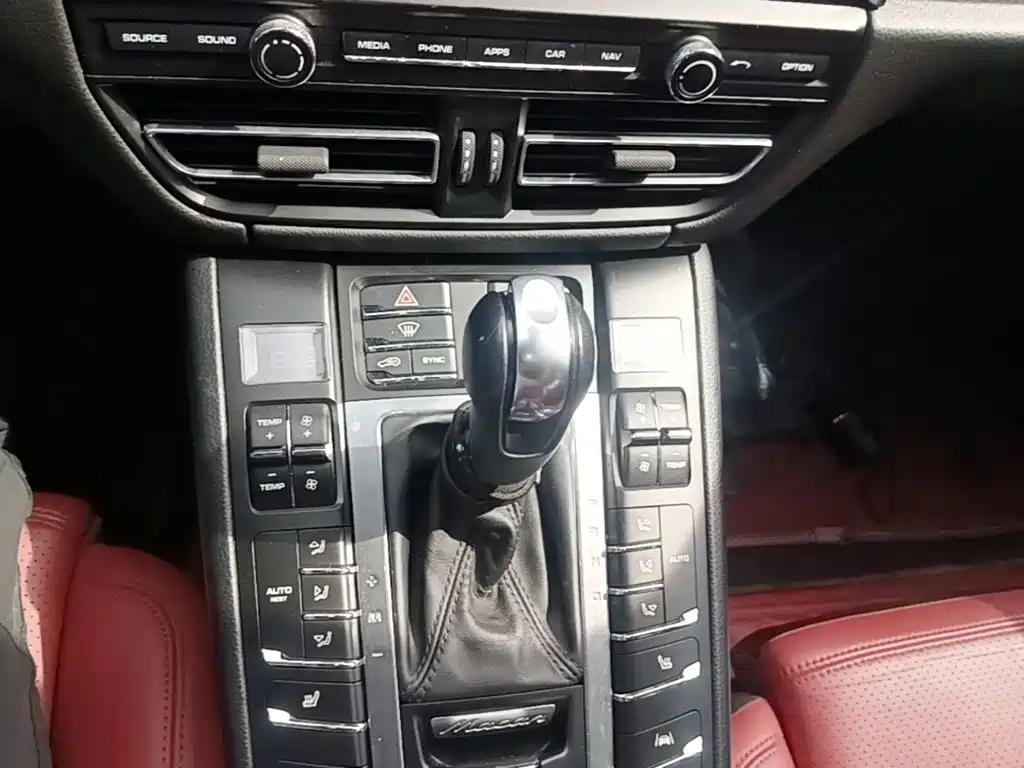 Porsche Macan — миниатюра 13
