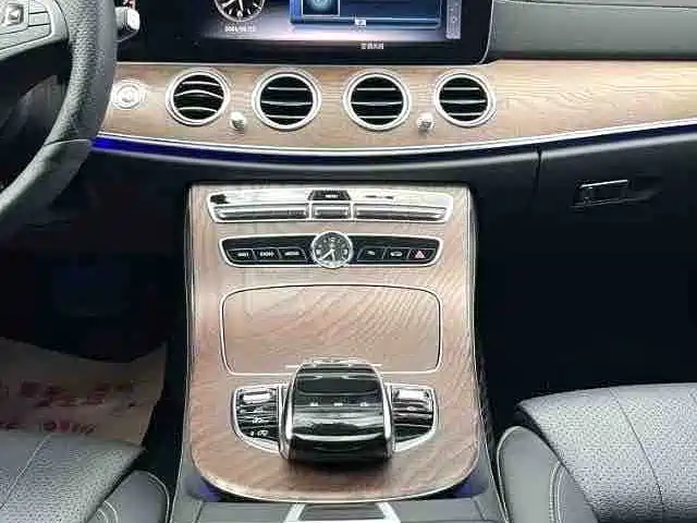 Mercedes-Benz E-Class — миниатюра 6