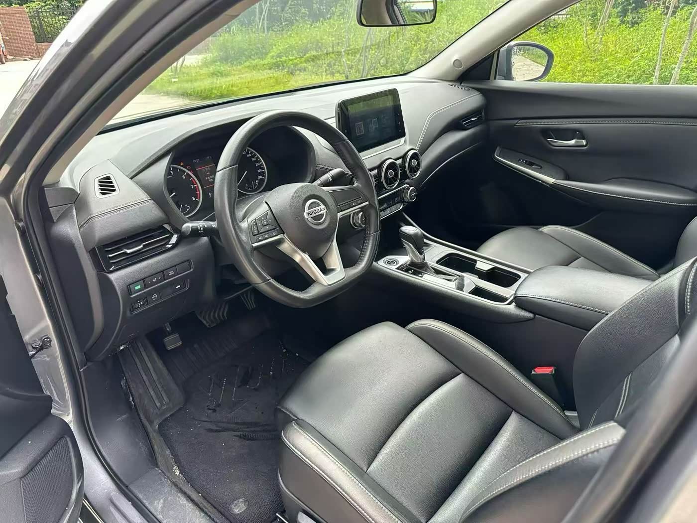 Nissan Sylphy 1.6 л 2021 г. Серебристо-серый, пробег 46000 км