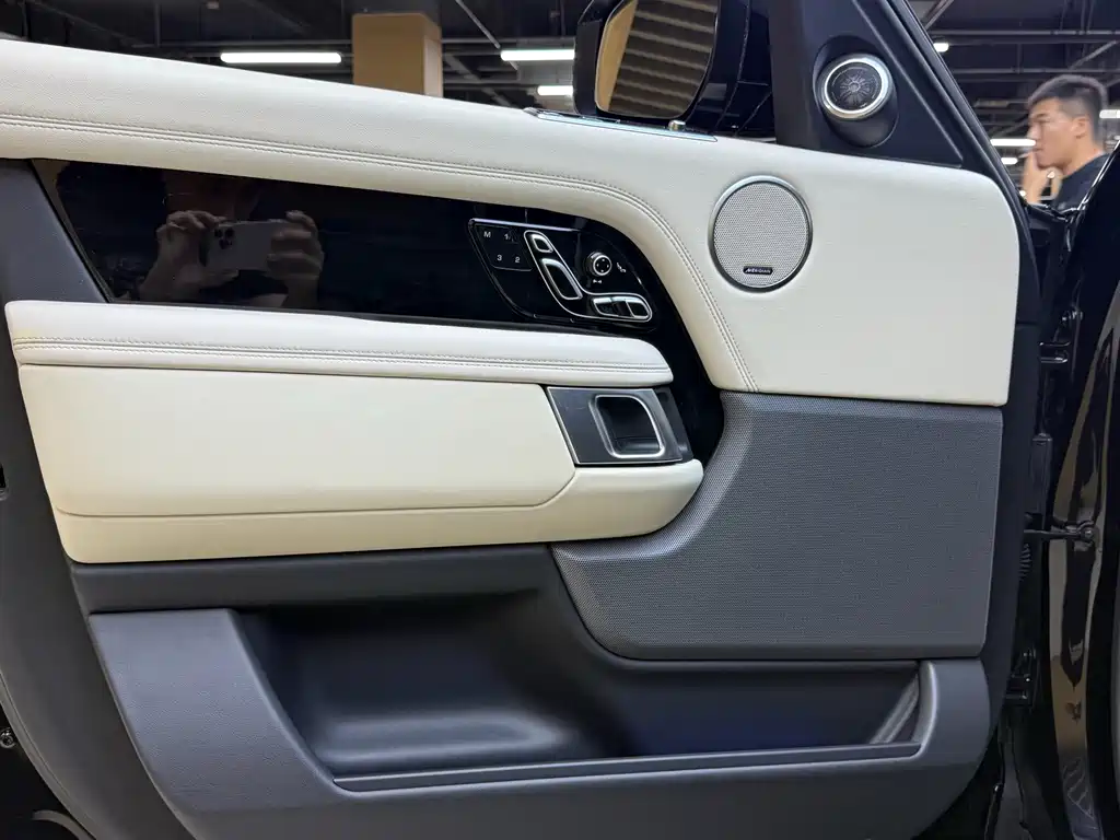 Land Rover Range Rover — миниатюра 7