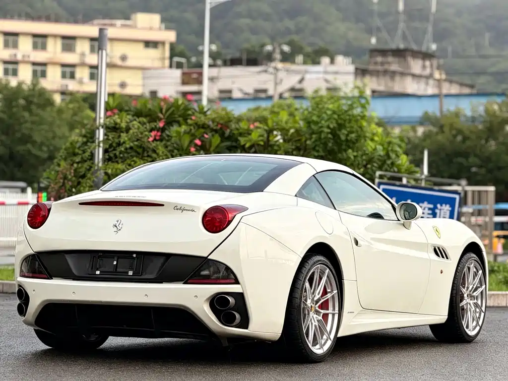 Ferrari California T — миниатюра 5