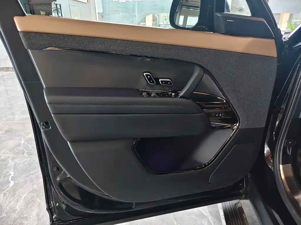 Land Rover Sport — миниатюра 7