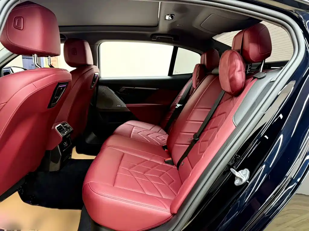 BMW 5 Series — миниатюра 18