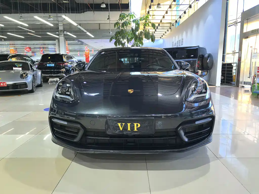 PORSCHE PANAMERA