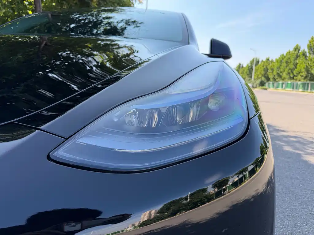Tesla Model Y — миниатюра 18