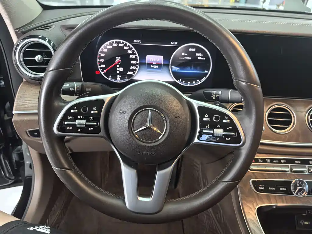 Mercedes-Benz E-Class — миниатюра 7