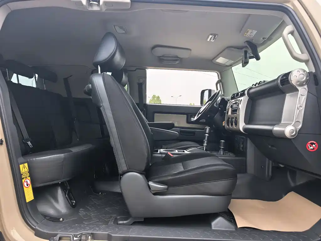 Toyota FJ Cruiser — миниатюра 12