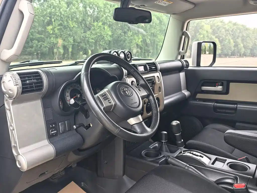 Toyota FJ Cruiser — миниатюра 13