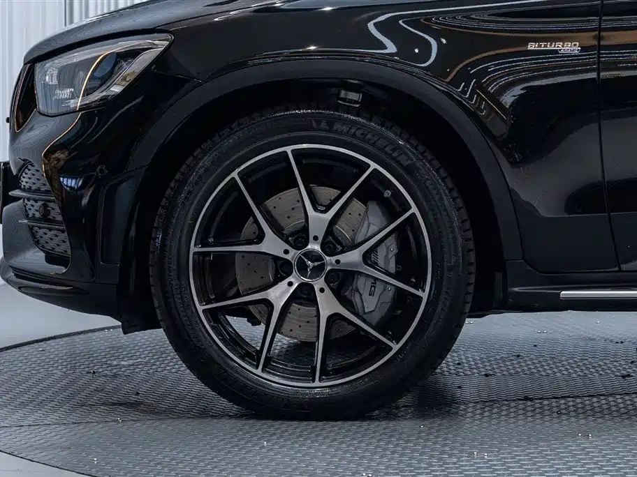 MERCEDES-BENZ GLC AMG