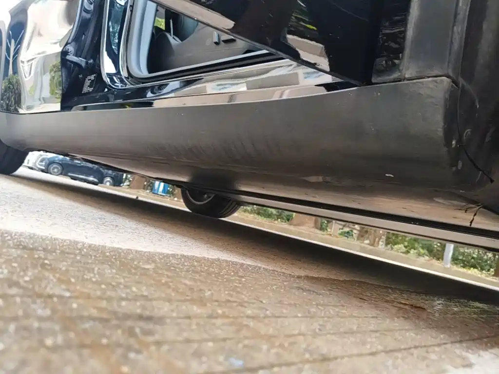 Tesla Model Y — миниатюра 21
