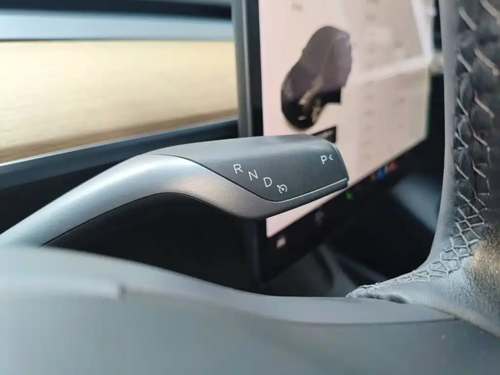 Tesla Model Y — миниатюра 14