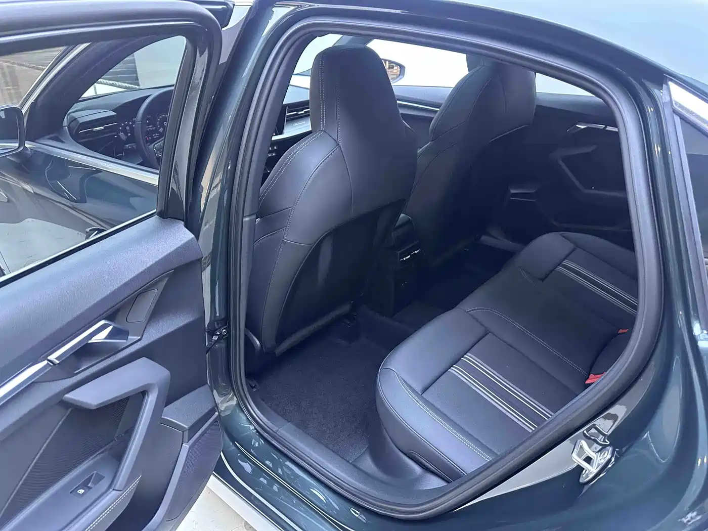 Audi A3 2023 Зеленый из Китая, фото 6