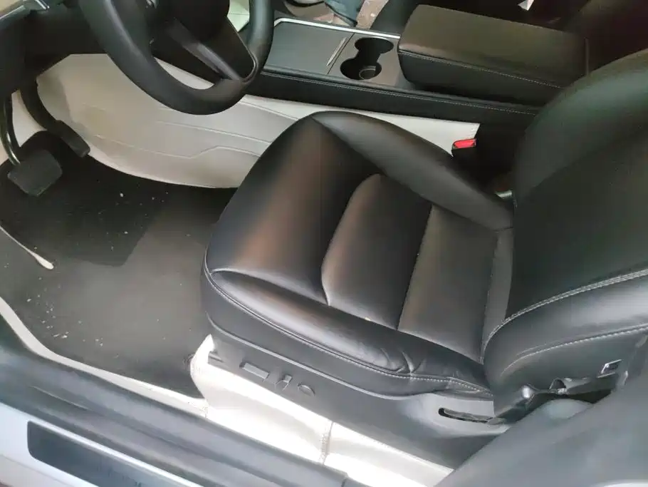 Tesla Model Y — миниатюра 9
