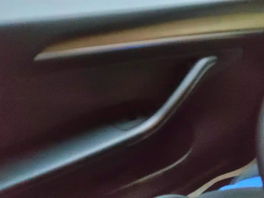 Tesla Model Y — миниатюра 7