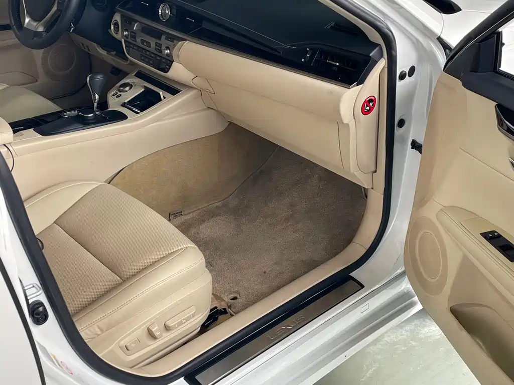 Lexus ES — миниатюра 9