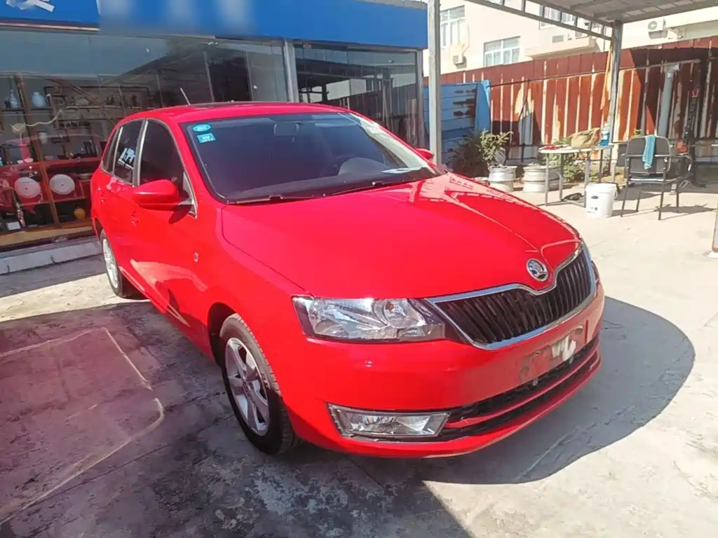 Skoda Rapid Spaceback — миниатюра 4
