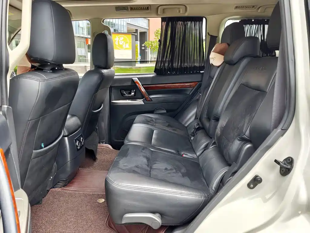 Mitsubishi Pajero (Import) — миниатюра 6