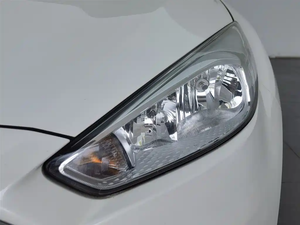 Ford Focus 2015 1.6L AT