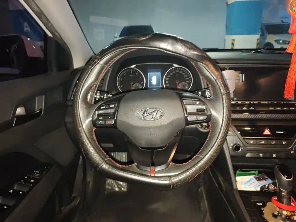 Hyundai Elantra — миниатюра 3