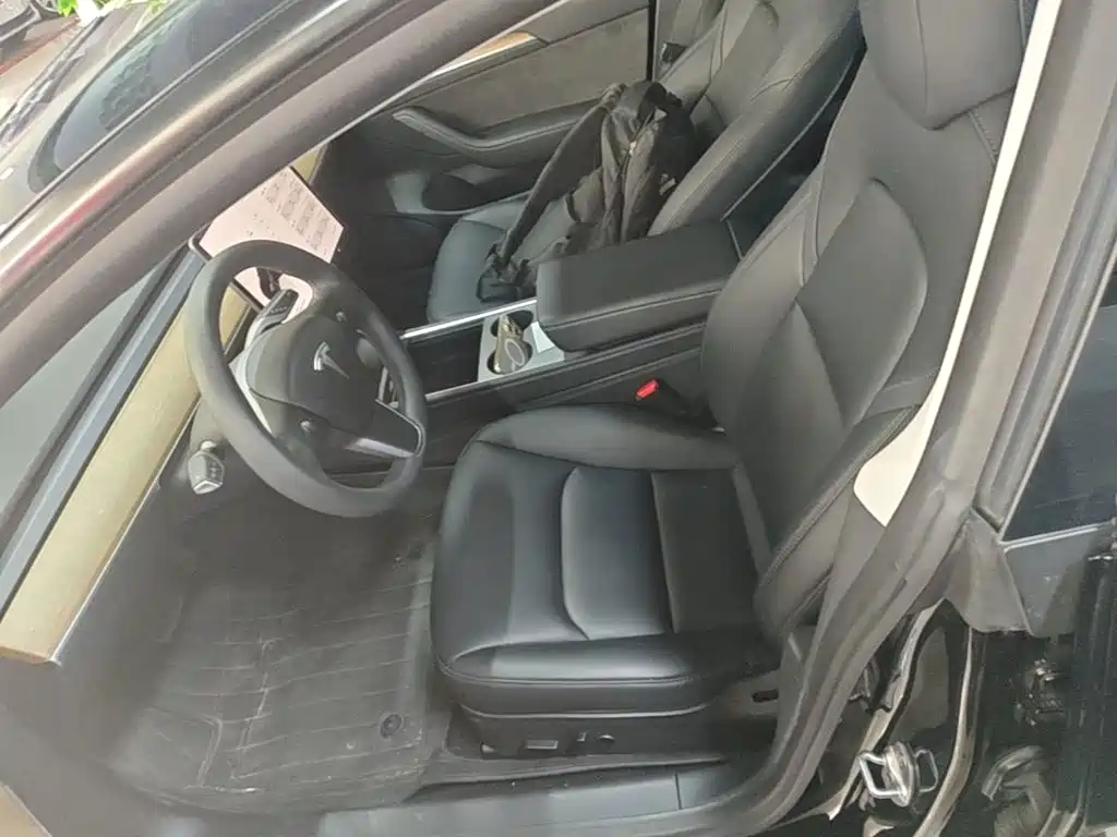 Tesla Model 3 — миниатюра 15
