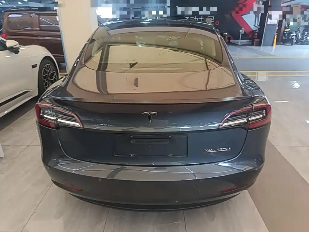 Tesla Model 3 — миниатюра 6