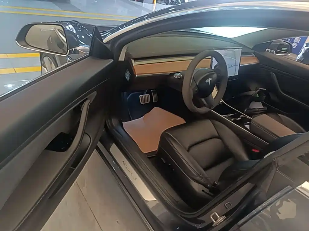 Tesla Model 3 — миниатюра 16