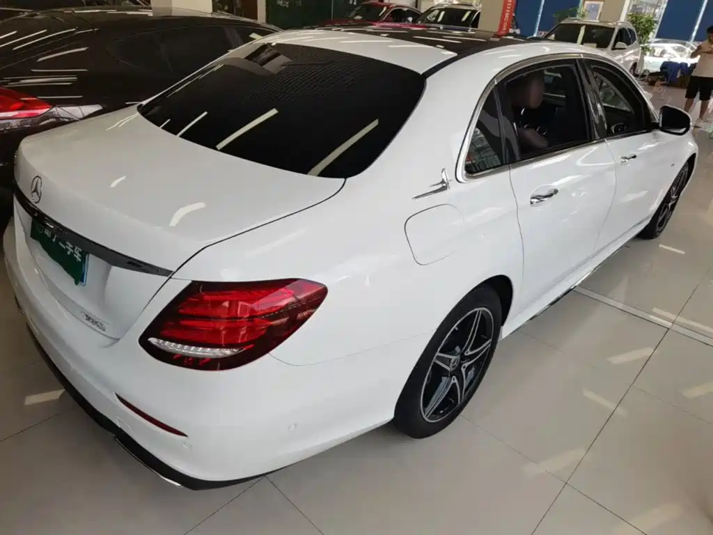 Mercedes-Benz E-Class — миниатюра 7