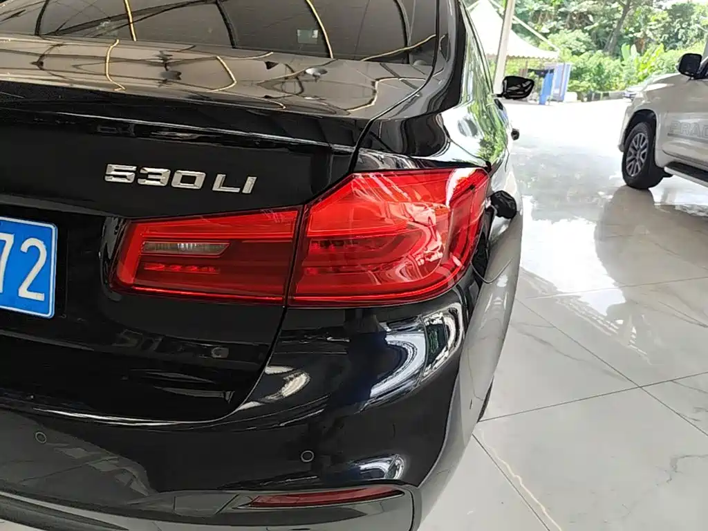 BMW 5 Series — миниатюра 8