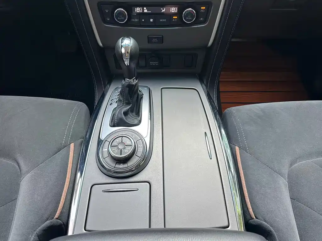 Nissan Patrol — миниатюра 19