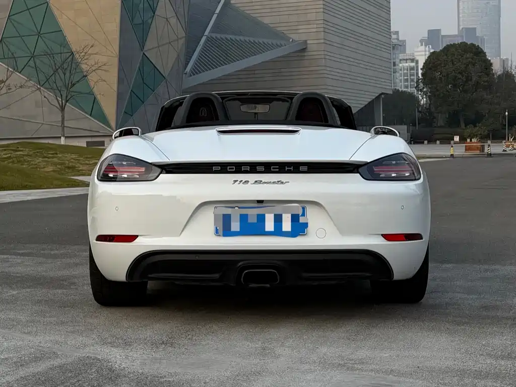 PORSCHE 718