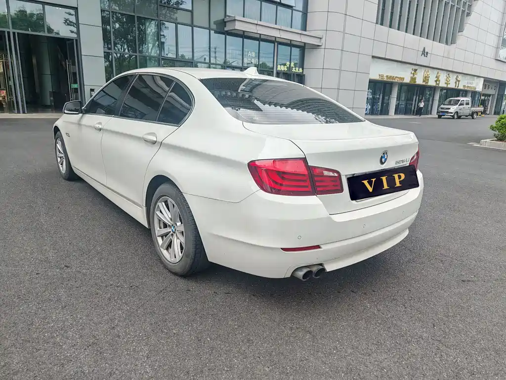 BMW 5 Series — миниатюра 4