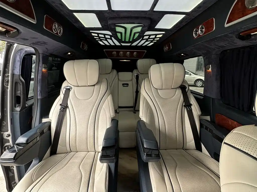 Mercedes-Benz Vito 2021 2.0T Elite 7 мест