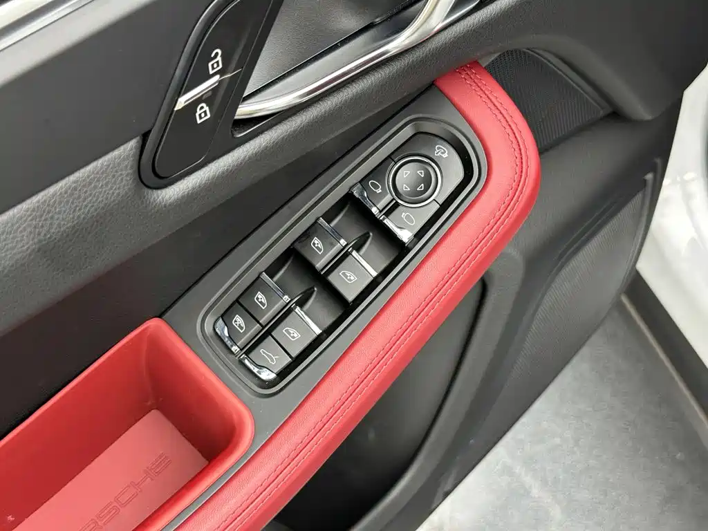 Porsche Macan — миниатюра 15