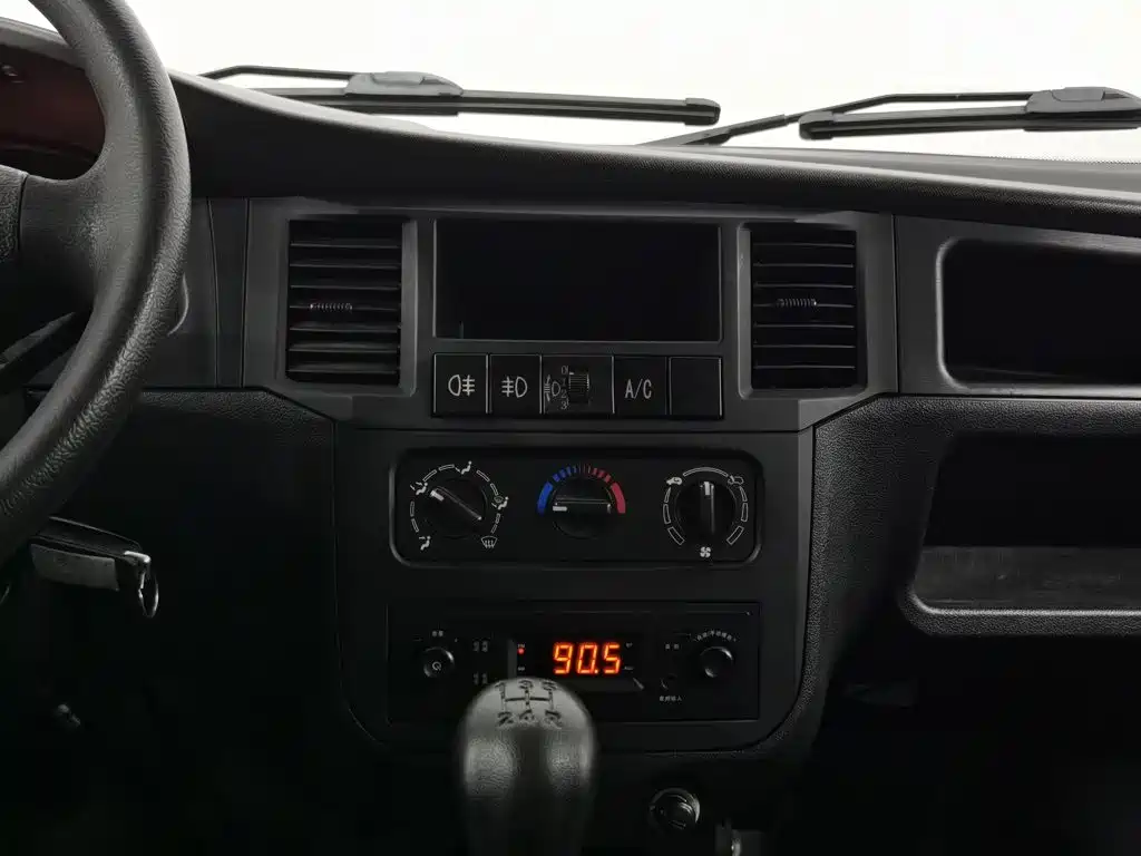 Wuling Zhiguang — миниатюра 12