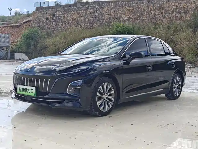 Hongqi E-QM5