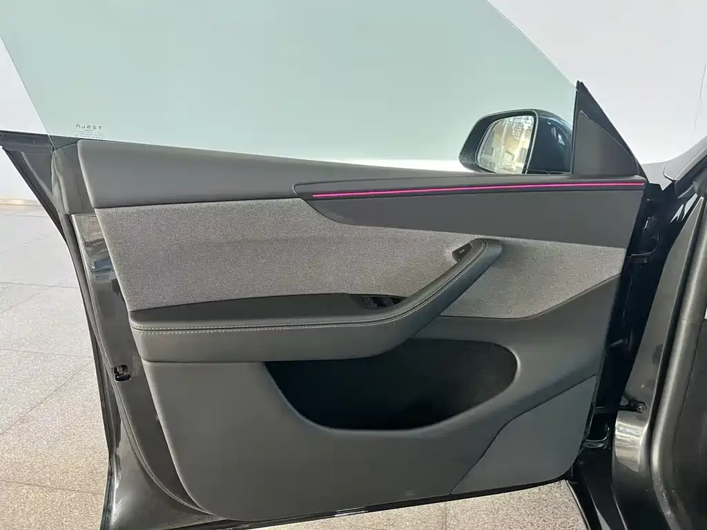 Tesla Model Y — миниатюра 28