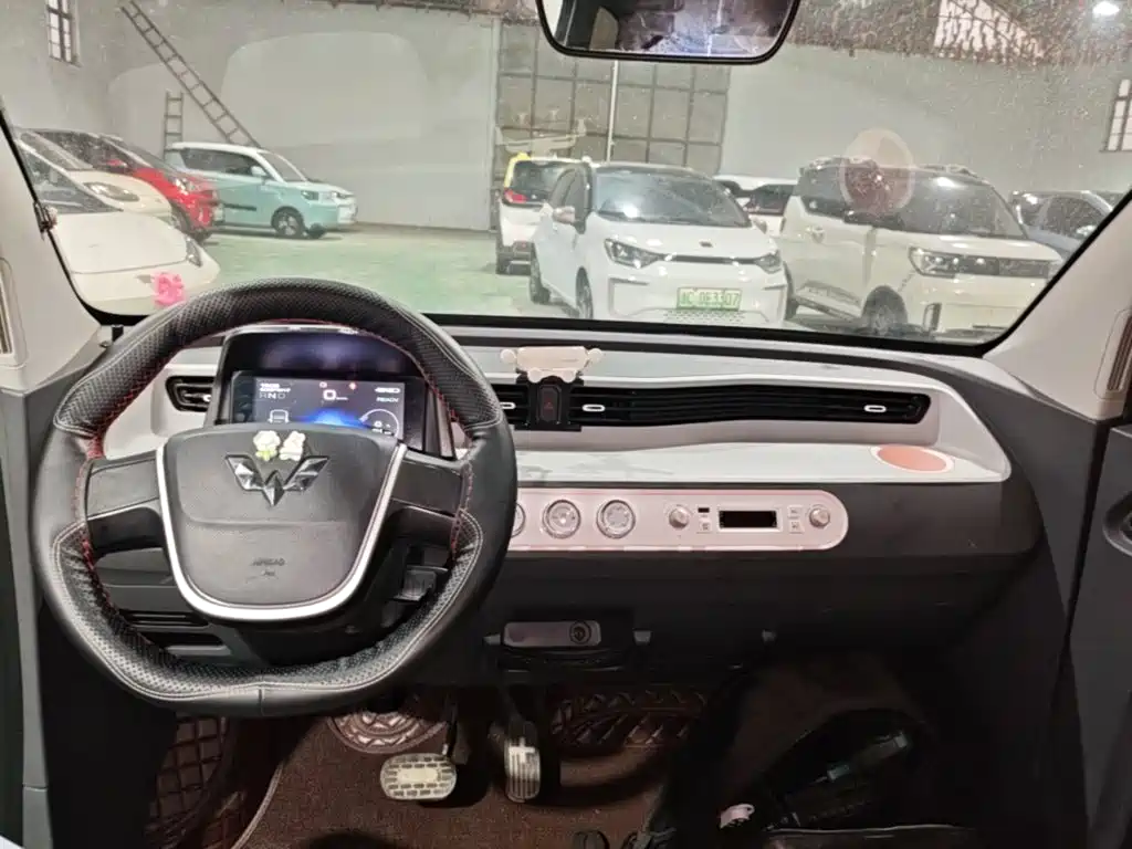 Wuling MINIEV — миниатюра 10