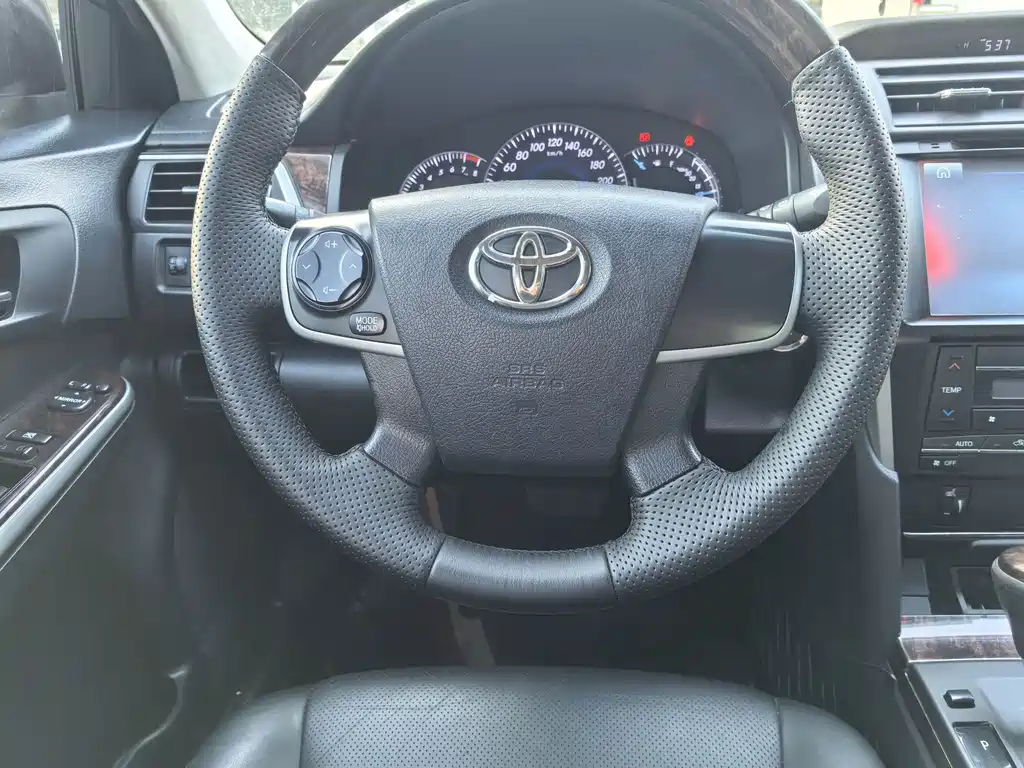 Toyota Camry — миниатюра 8
