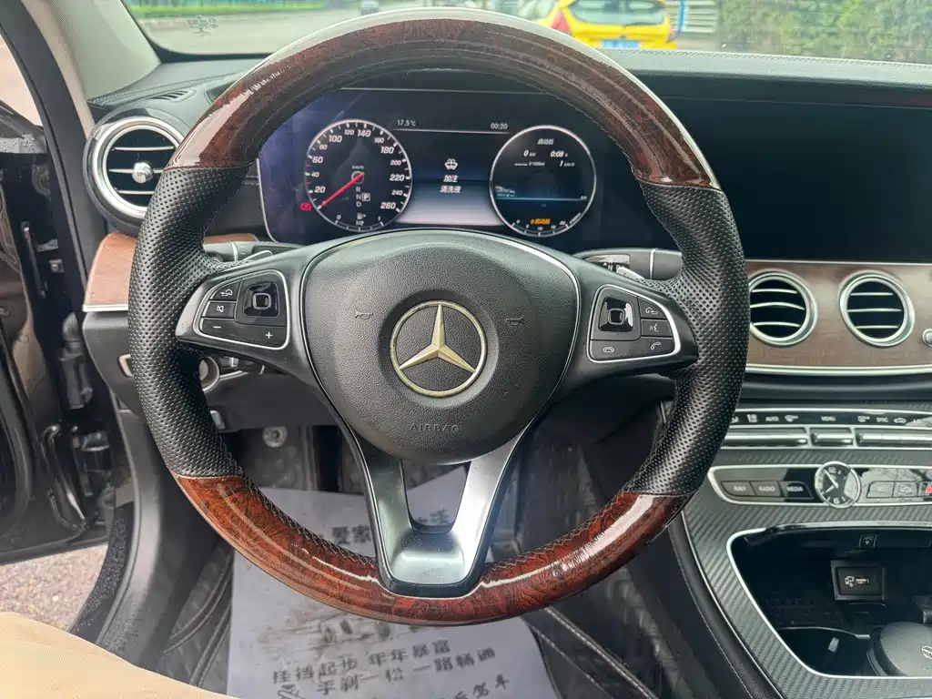 Mercedes-Benz E-Class — миниатюра 15