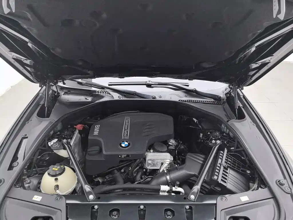 BMW 5 Series — миниатюра 6
