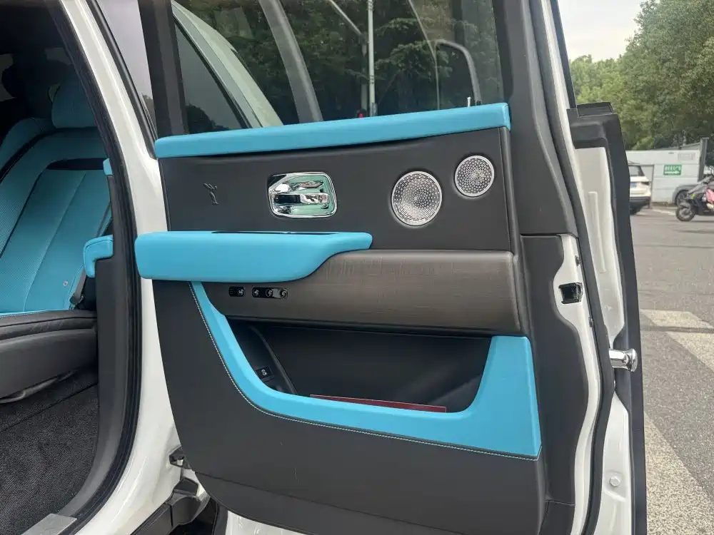 Rolls-Royce Cullinan — миниатюра 13