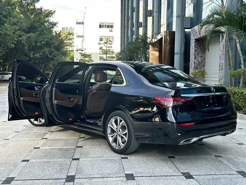 MERCEDES-BENZ E CLASS