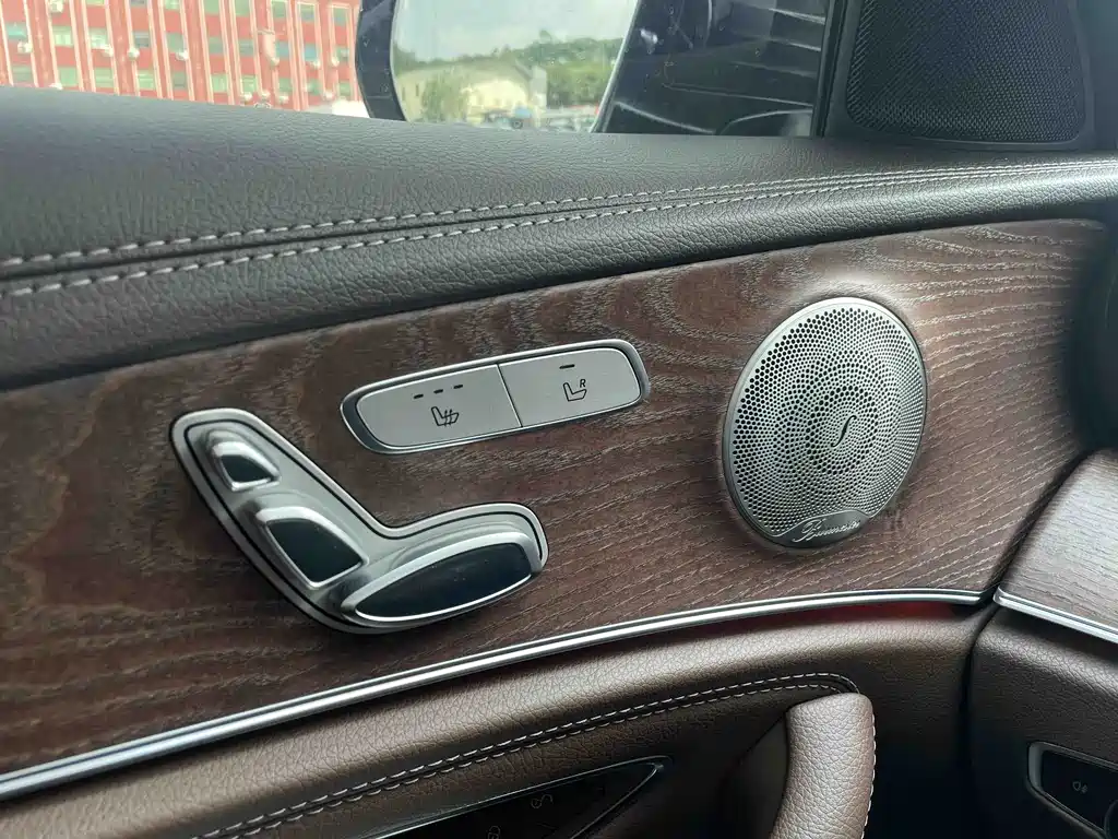 Mercedes-Benz E-Class — миниатюра 16