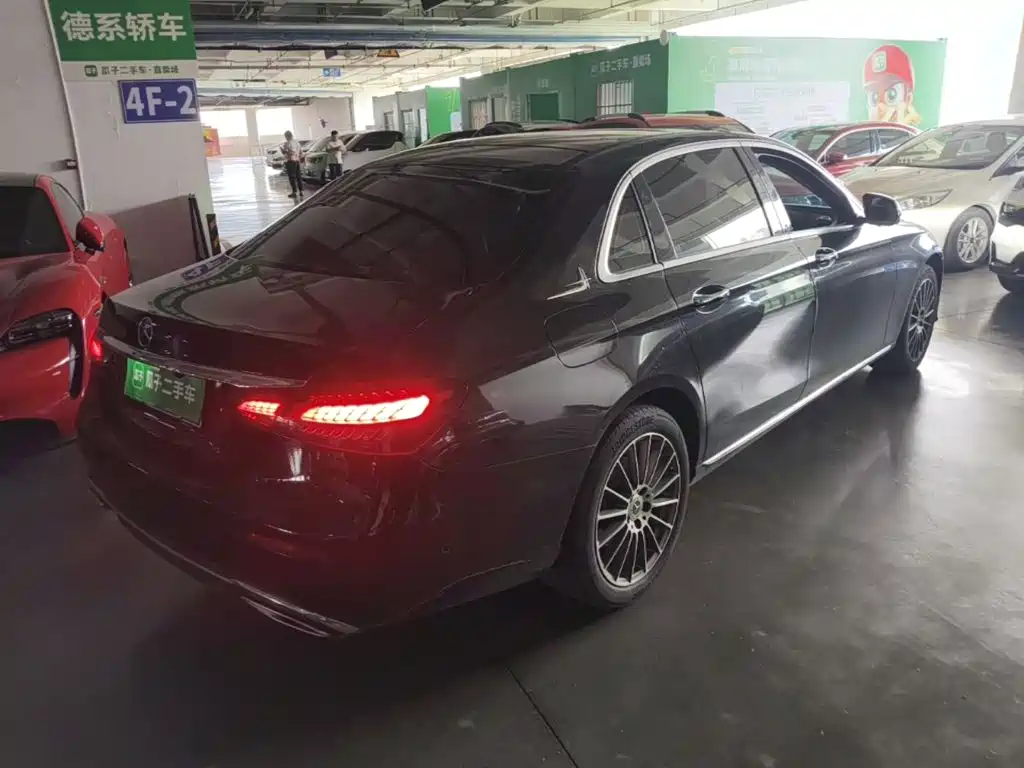 Mercedes-Benz E-Class — миниатюра 7