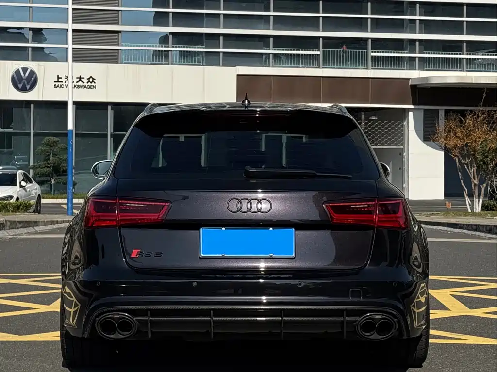 AUDI RS 6