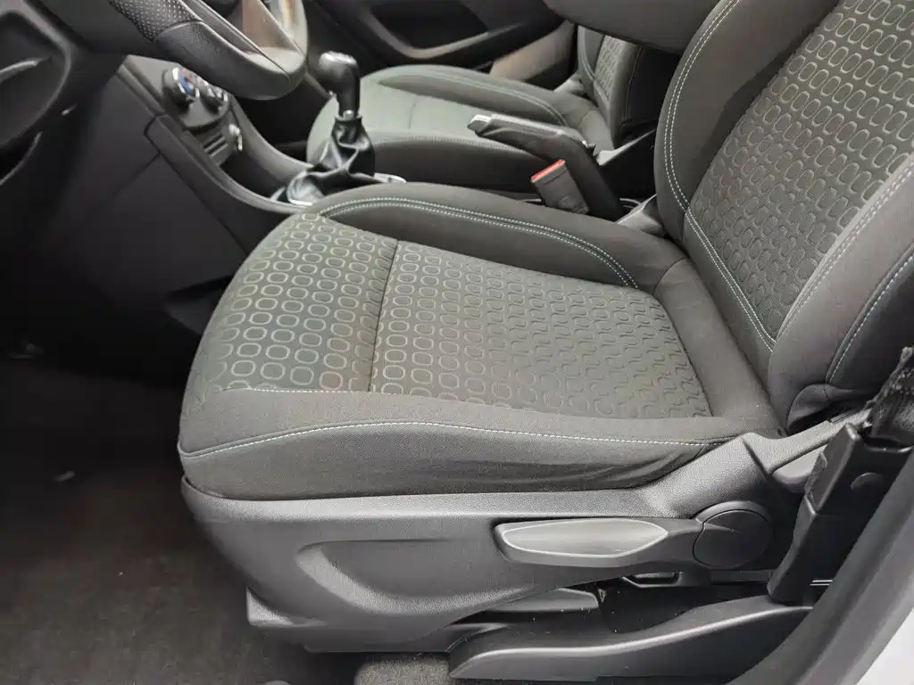 Chevrolet Trax — миниатюра 20