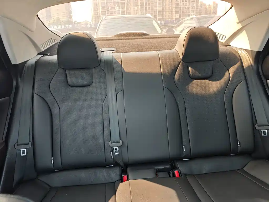 Hyundai Elantra — миниатюра 10